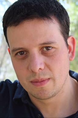 Luis Cerda headshot