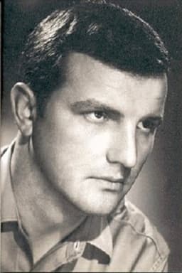 Derek Newark headshot
