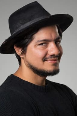 Leynar Gomez headshot