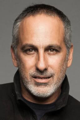 Julio Bracho headshot