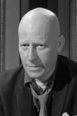 Oliver MacGreevy headshot