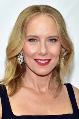 Amy Ryan headshot