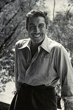 Emilio Fernández headshot