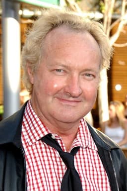 Randy Quaid headshot