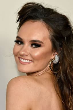 Madeline Carroll headshot