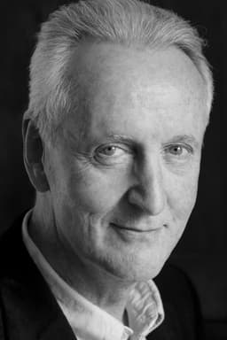 Hugh Fraser headshot