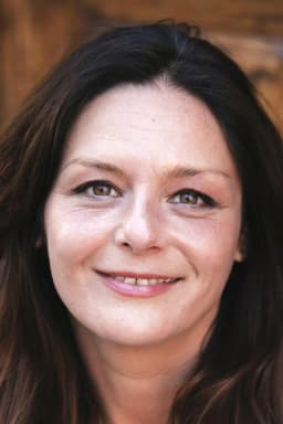 Estefanía de los Santos headshot