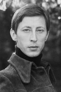 Murray Melvin headshot