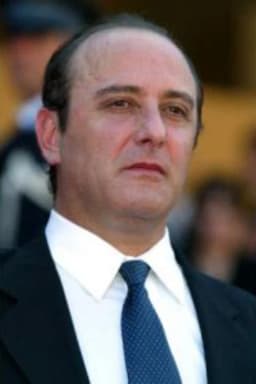 Alejandro Urdapilleta headshot