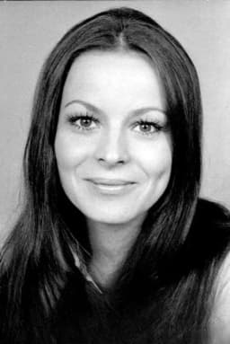 Loni von Friedl headshot