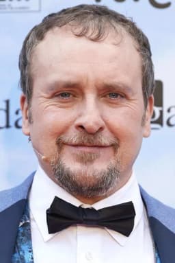 Fernando Cayo headshot