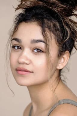 Madison Bailey headshot