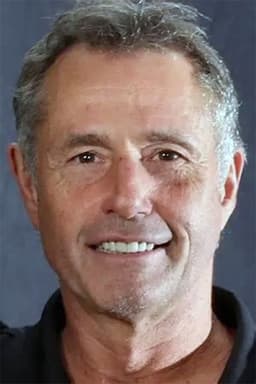 Lewis Smith headshot