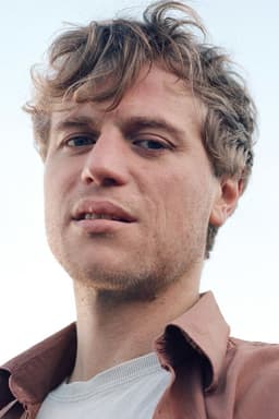 Johnny Flynn headshot