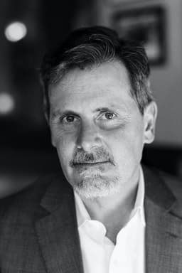 Chris Eigeman headshot