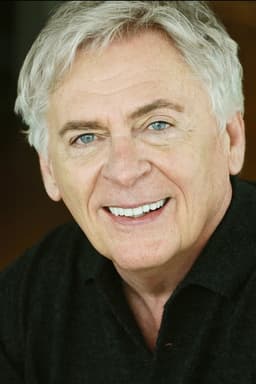Daniel Davis headshot