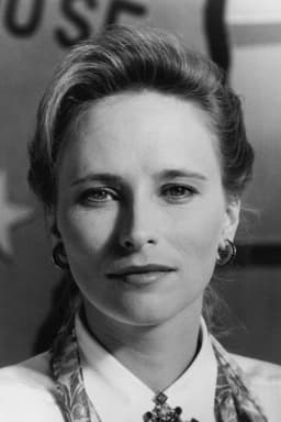 Laila Robins headshot