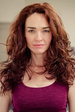 Karina Logue headshot