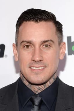 Carey Hart headshot