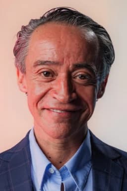Roberto Sosa headshot