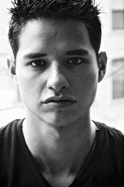 Johnny Serret headshot