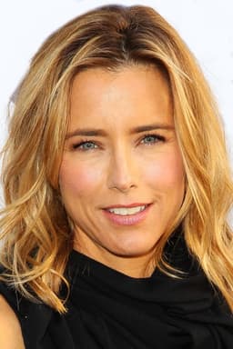 Téa Leoni headshot