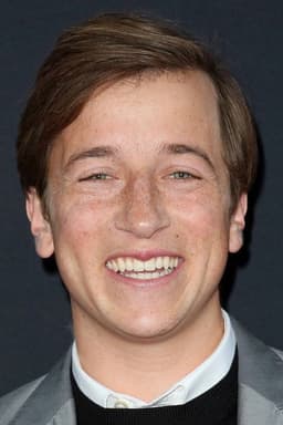 Skyler Gisondo headshot