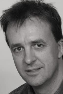 Shane Lee headshot