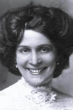 Rosa Gore headshot