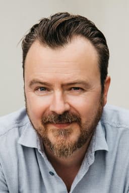Oliver Maltman headshot