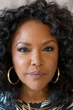 Lynn Whitfield headshot