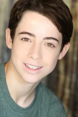 Nolan Lyons headshot
