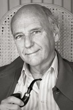 Charles Davis headshot