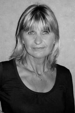 Mirella Pascual headshot