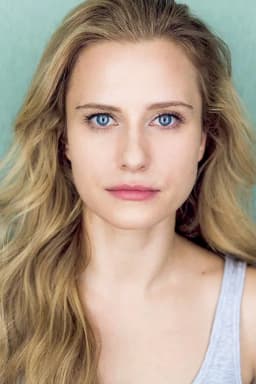 Olivia Horton headshot
