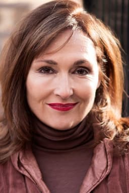 Nora Dunn headshot