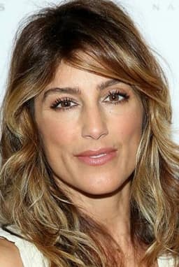 Jennifer Esposito headshot