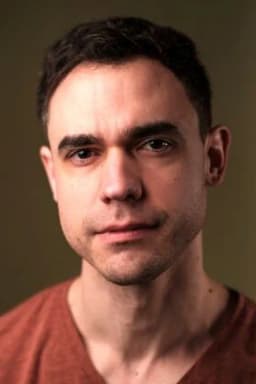 Simon Haines headshot