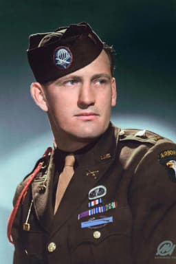 Lynn 'Buck' Compton headshot