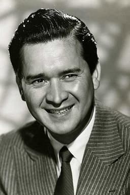 Carlos Ramírez headshot