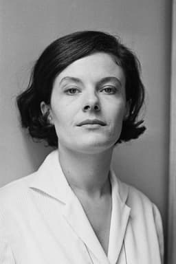 Delphine Seyrig headshot