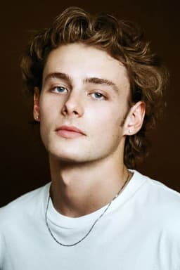Bennett Curran headshot