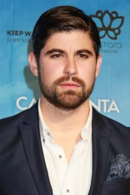 Rodrigo Virago headshot