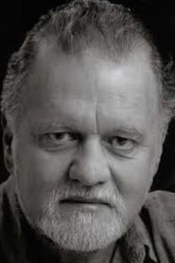 Vincent Gil headshot