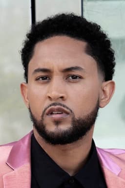 Tahj Mowry headshot