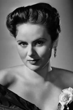 Nadia Gray headshot
