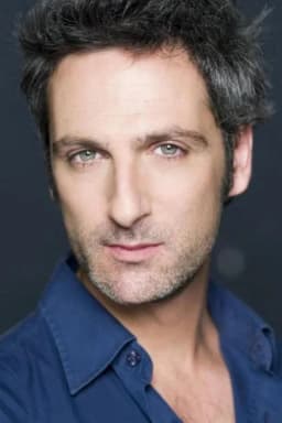 Ernesto Alterio headshot